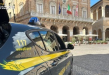 'La sua auto è stata rubata, venga in caserma', falsi finanzieri truffano anziani