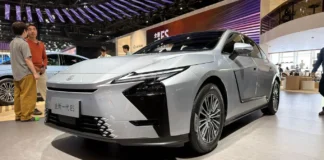Lexus ES 2026: más grande, híbrido y eléctrico en Pekín