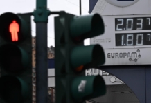 Meloni, taglio accise prorogato 3 settimane, su benzina ridotto a 5 cent