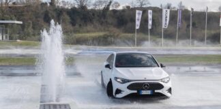 Mercedes, lezione di sicurezza stradale a Vallelunga con 40 studenti