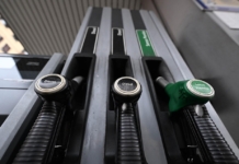 Mimit, prezzo benzina self in lieve rialzo 1,746 euro al litro