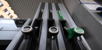 Mimit, prezzo benzina self in lieve rialzo 1,746 euro al litro