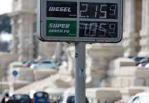 Mimit, sale il prezzo della benzina, stabile il diesel