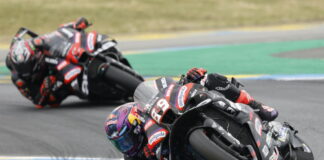MotoGp: Bezzecchi e Martin con gli studenti nel museo Piaggio