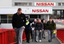 Nissan abbandona piano batterie Ev in Gran Bretagna