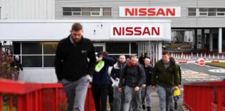 Nissan abbandona piano batterie Ev in Gran Bretagna