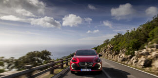 Renault completa la gamma Clio, dal full hybrid al GPL per privati e flotte