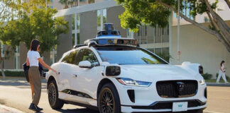 Robotaxi, Waymo sospende i servizi in autostrada negli Usa per rischio allagamenti