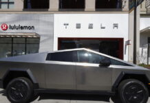 SpaceX ha comprato Cybertruck e batterie Megapack da Tesla per 640 milioni