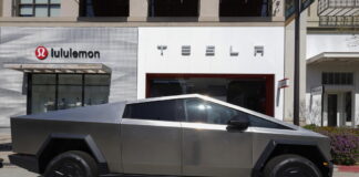 SpaceX ha comprato Cybertruck e batterie Megapack da Tesla per 640 milioni