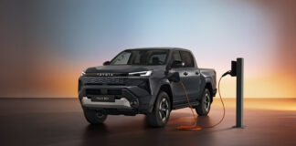 Toyota Hilux diventa elettrico: debutta la versione full electric del pick-up globale