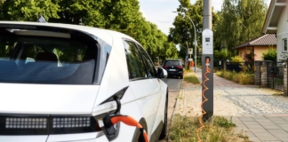 ubitricity-pressefoto-ac-laternenladepunkt-heinz-berlin-1