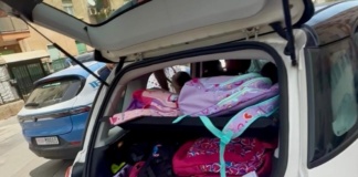 Una Fiat 500L come scuolabus abusivo, 14 ragazzini a bordo