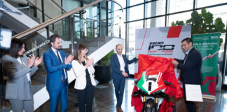 Una moto Ducati Tricolore per gli 80 anni della Repubblica