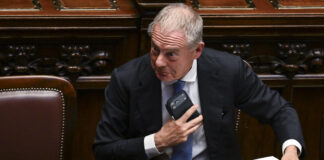Urso: 'Nelle prossime ore il via libera del Mef al decreto incentivi auto'
