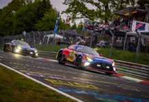Max Verstappen e Maro Engel in lotta con le due Mercedes-AMG GT3 del team Winward Racing nelle Qualifiche della 24 Ore del Nurburgring Nordschleife - Foto: Red Bull Content Pool