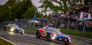 Max Verstappen e Maro Engel in lotta con le due Mercedes-AMG GT3 del team Winward Racing nelle Qualifiche della 24 Ore del Nurburgring Nordschleife - Foto: Red Bull Content Pool