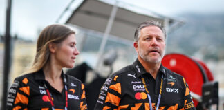 Brown 'removes' the McLaren engine: “Number one priority is to stay with Mercedes”
