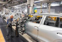 Deutsche Autokonzerne: Gewinneinbruch und Margen auf 10‑Jahres‑Tief Volkswagen-Werk-Wolfsburg