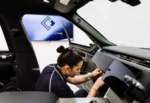 JLR, Cornerstone dairesel araç tanıtım aracını tanıttı
