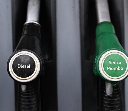 Mimit, prezzo carburanti in lieve calo, benzina 1,919 euro