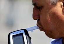 Rifiuti di sottoporsi ad alcoltest, denuncia, ritiro di patente e sequestro auto