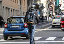 Bici elettriche e monopattini, irregolari 12 su 14 nei controlli della Polstrada