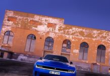 Dodge Charger torna in Europa tra tradizione e propulsioni elettriche