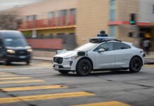 NHTSA, ilk müdahale ekiplerindeki arızaları düzeltmeleri için AV firmalarına bir ay süre verdi

