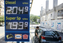 Non si arrestano rialzi dei carburanti, benzina a 1,869 euro