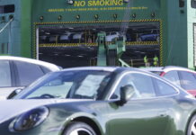 Porsche vende 122mila auto nel semestre, il minimo dal 2020