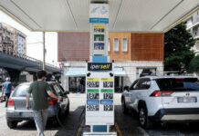 Prezzo medio self benzina a 1,807 euro al litro, gasolio a 1,888 euro